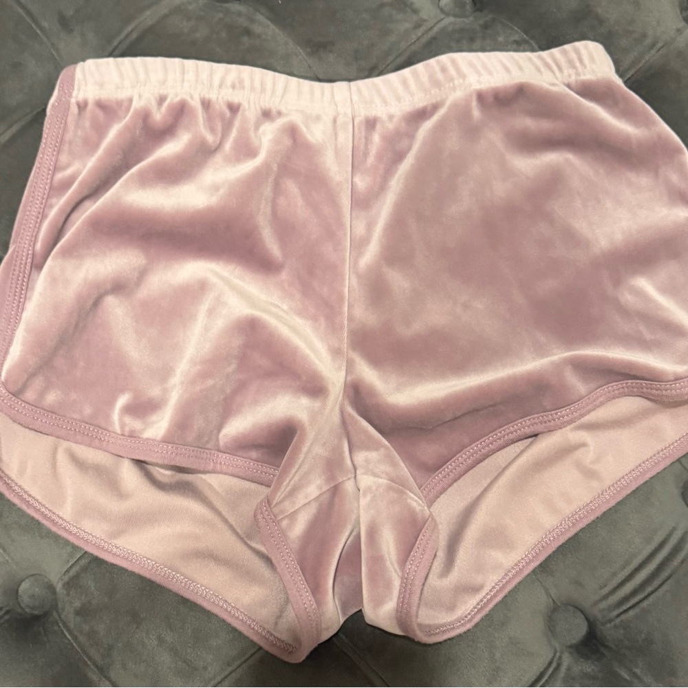 Hollister Blush Velvet Shorts - Picture 3 of 3